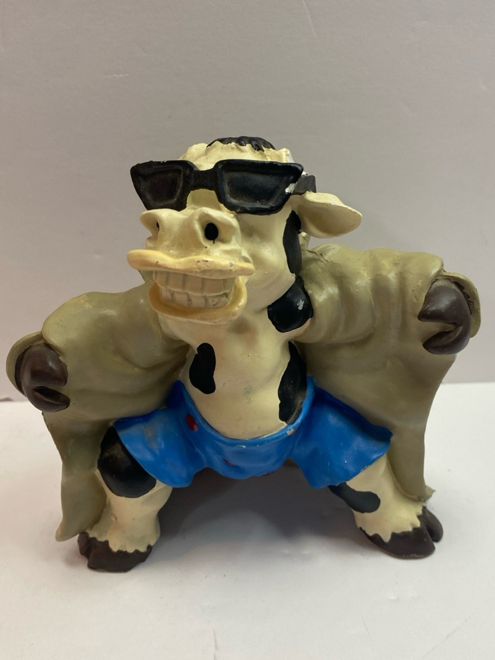 Unbranded Cow Figurine Unisex OS Multicolor Sunglasses Trench Coat Funny Decor